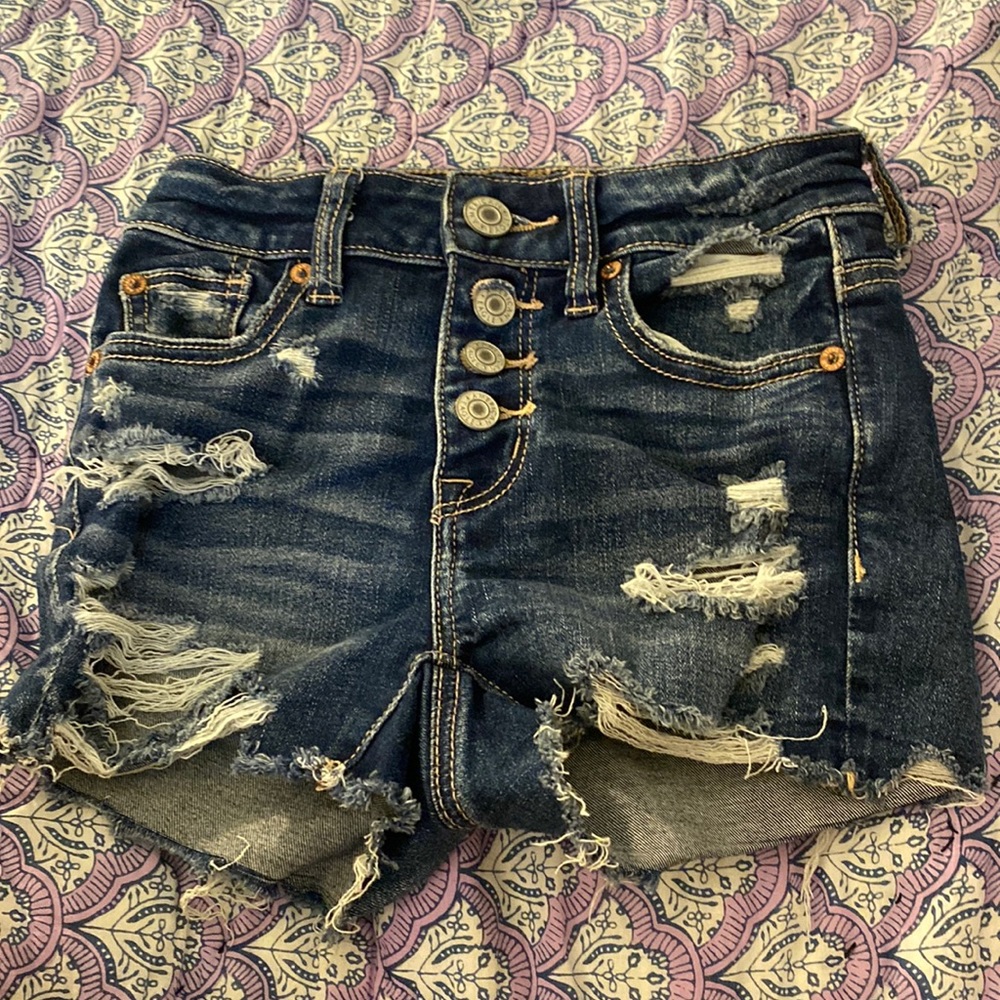 dark wash jean shorts, size 000, cut out front pockets( as seen in picture)